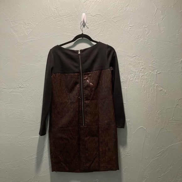 Maggy London Petites
Black & Brown
Front pockets - Picture 2 of 5